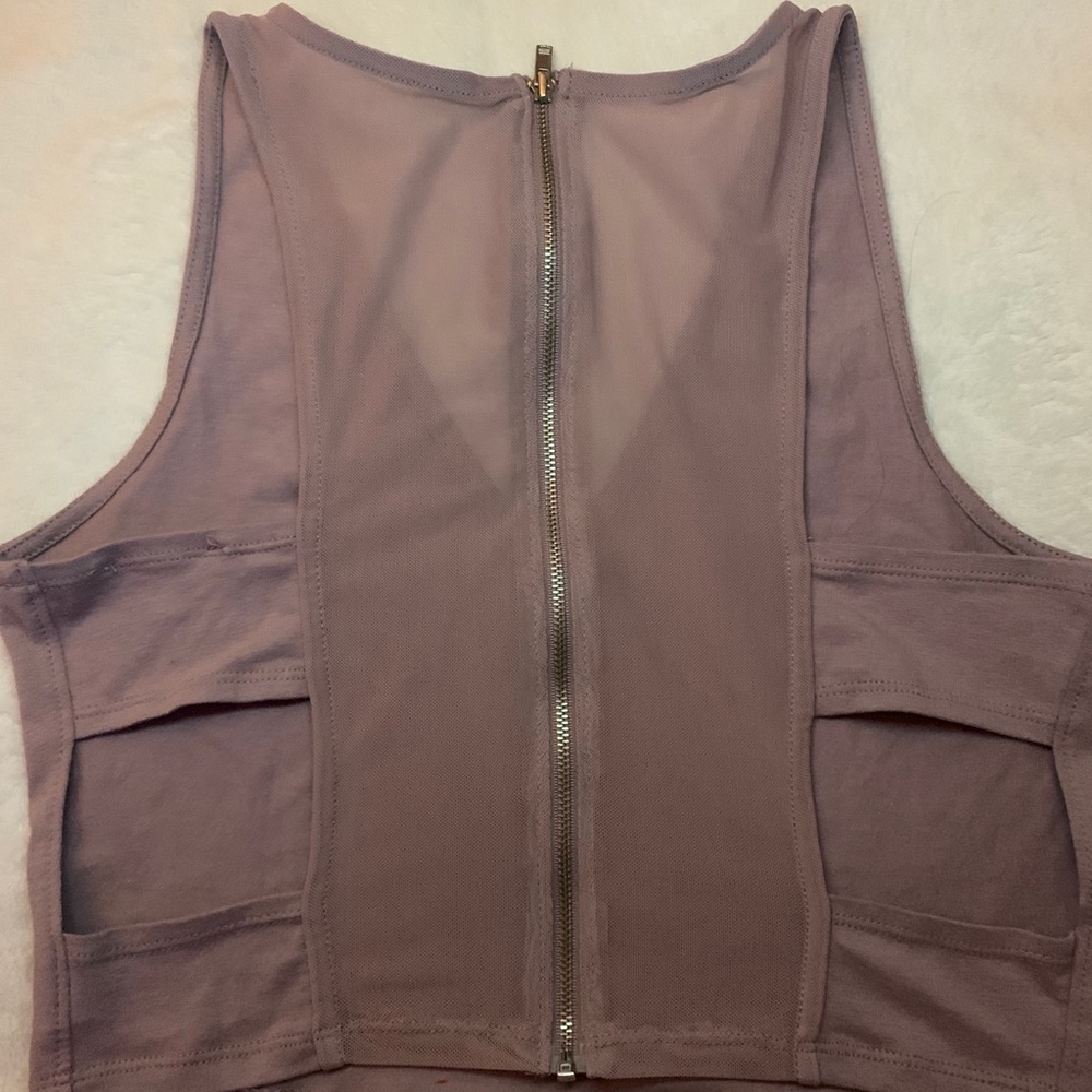 Cropped Top - Picture 2 of 3